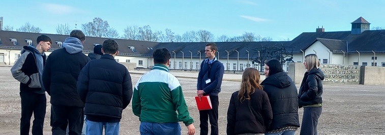 Read more about the article Die zehnten Klassen besuchen die KZ-Gedenkstätte Dachau