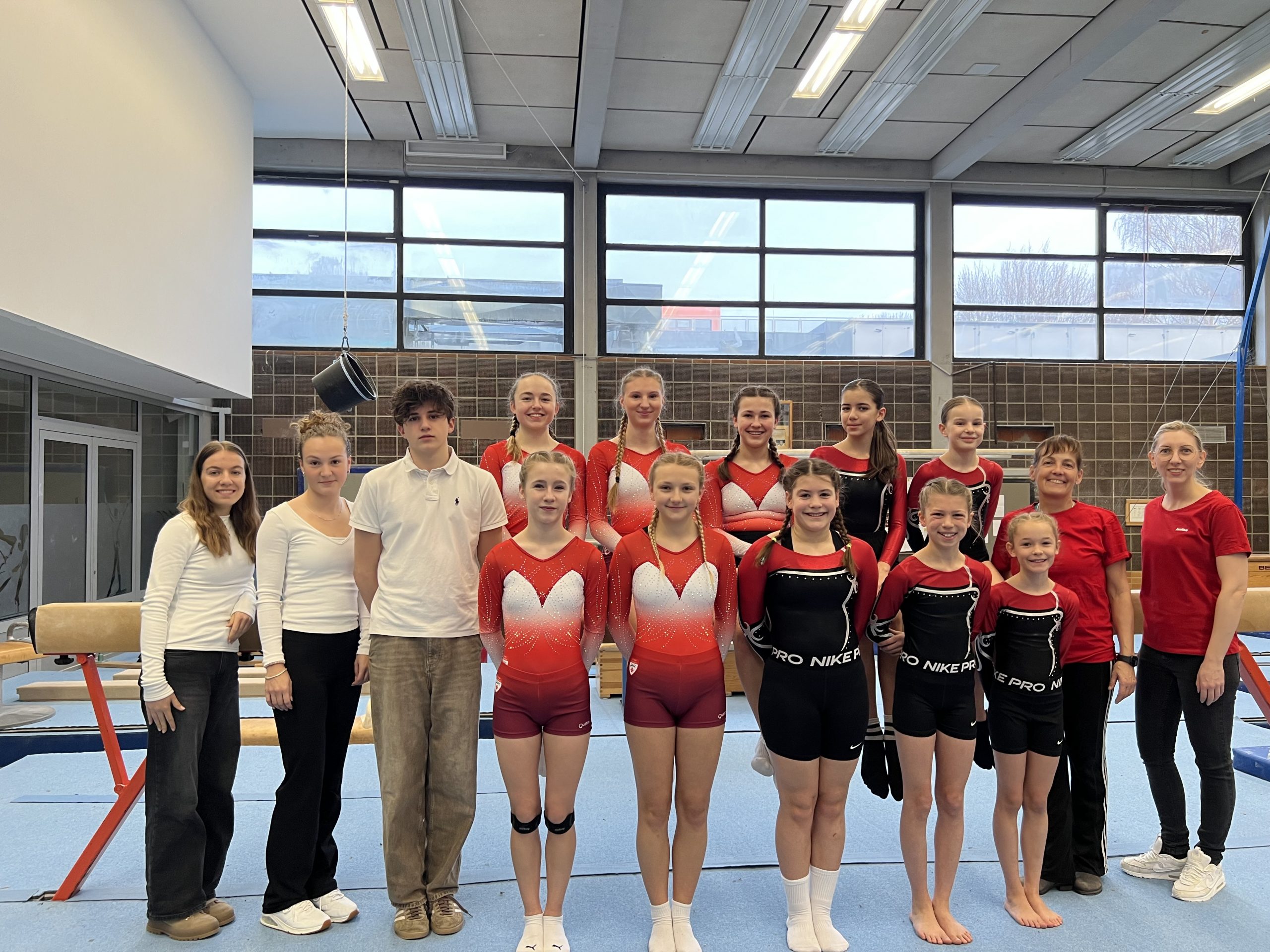 Mehr über den Artikel erfahren Erfolgreiches Kreisfinale „Jugend trainiert für Olympia“ im Gerätturnen in Schömberg